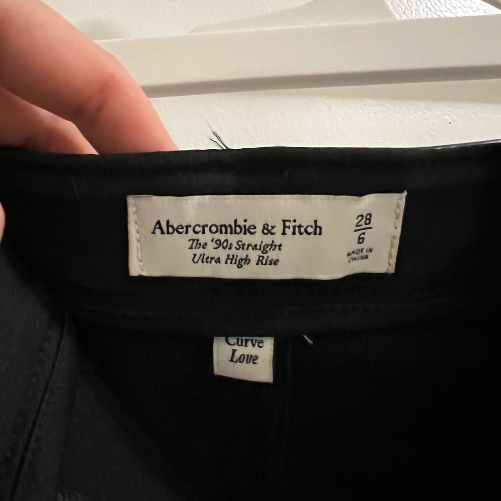 Abercrombie 90s straight ultra high rise vegan leather